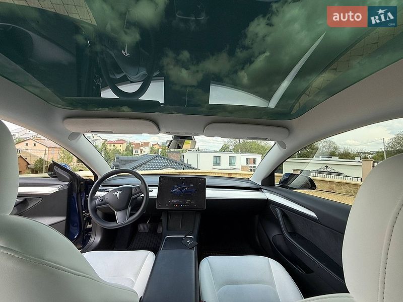 Седан Tesla Model 3 2023 в Львові