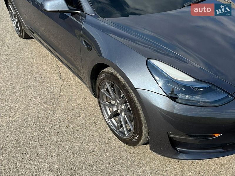 Седан Tesla Model 3 2023 в Харкові