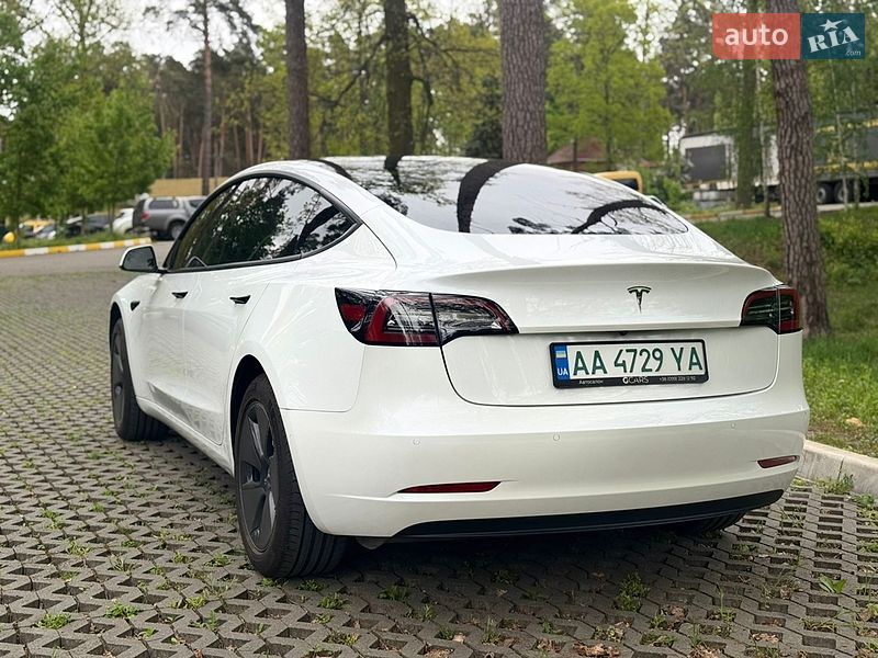 Седан Tesla Model 3 2020 в Киеве