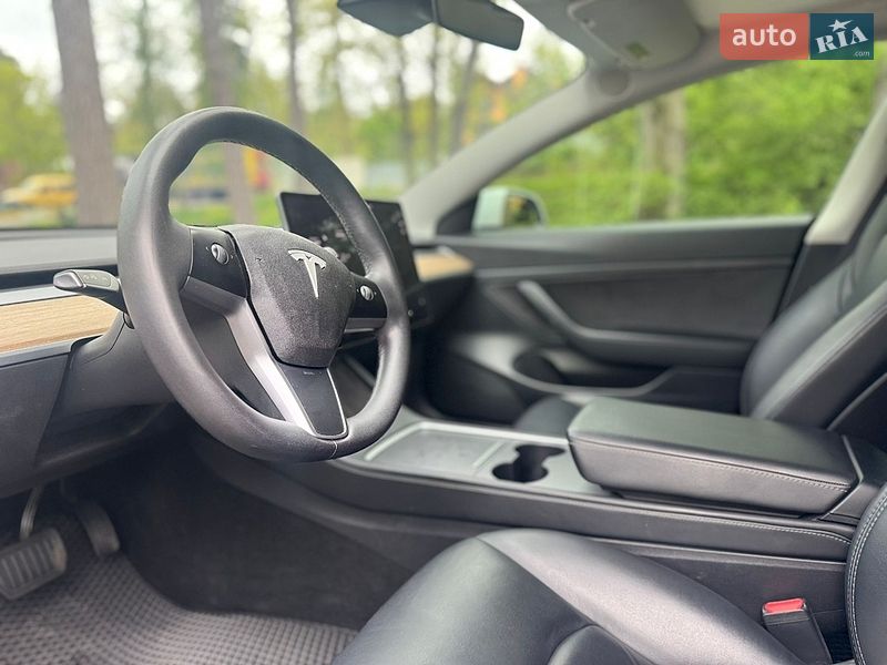 Седан Tesla Model 3 2020 в Киеве