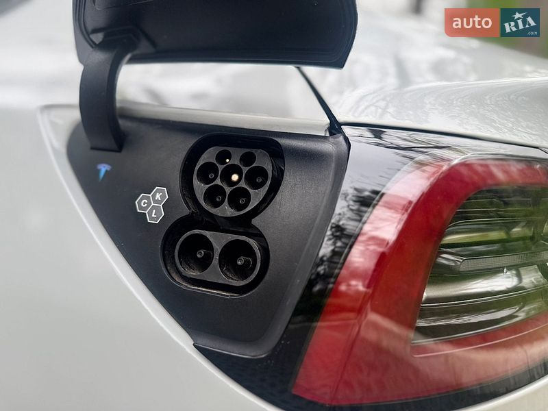 Седан Tesla Model 3 2020 в Киеве