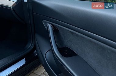 Седан Tesla Model 3 2019 в Одесі