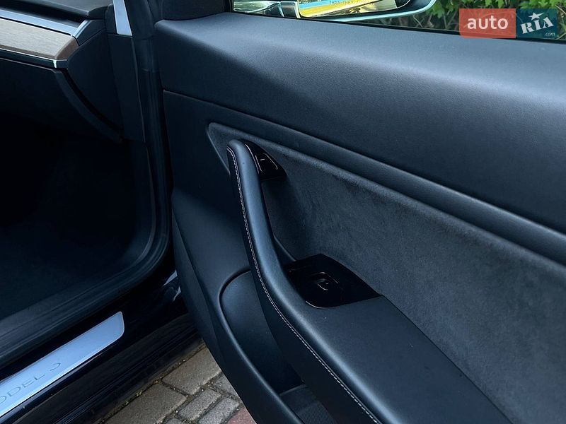Седан Tesla Model 3 2019 в Одесі