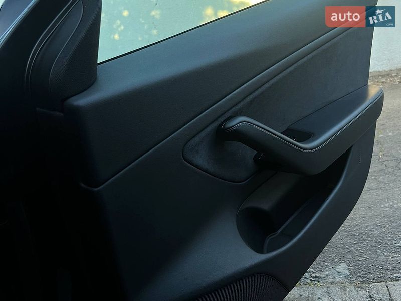 Седан Tesla Model 3 2019 в Одесі