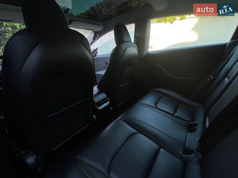 Седан Tesla Model 3 2019 в Одесі