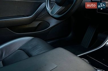 Седан Tesla Model 3 2019 в Одесі