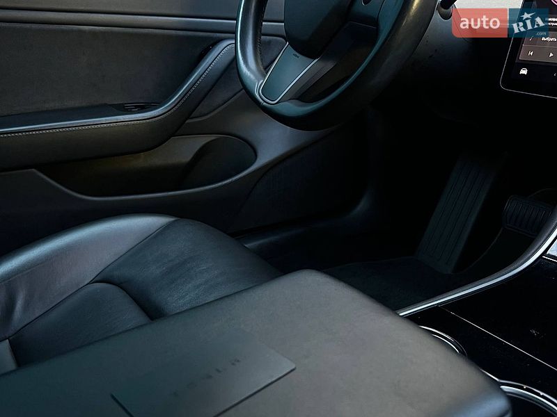 Седан Tesla Model 3 2019 в Одесі