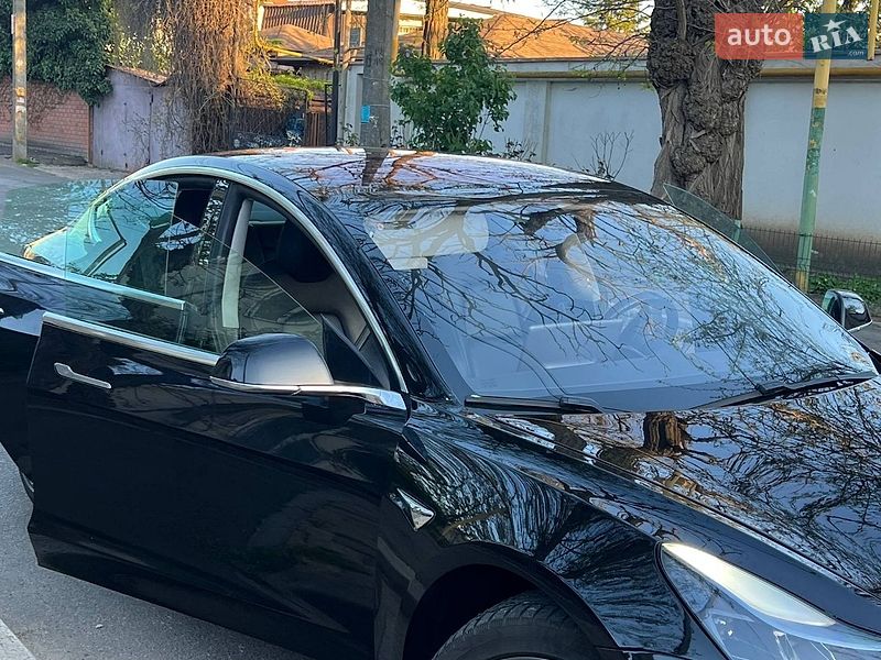 Седан Tesla Model 3 2019 в Одесі