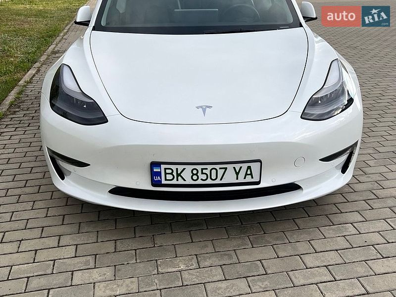 Седан Tesla Model 3 2022 в Костополе