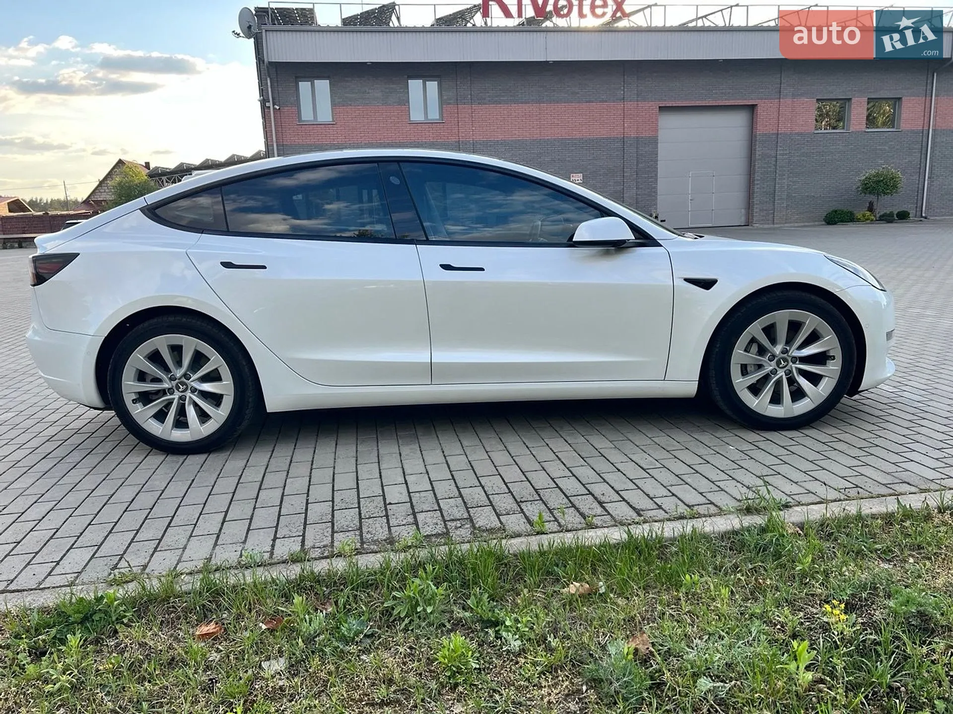 2022 Tesla Model 3 - мініатюра 5