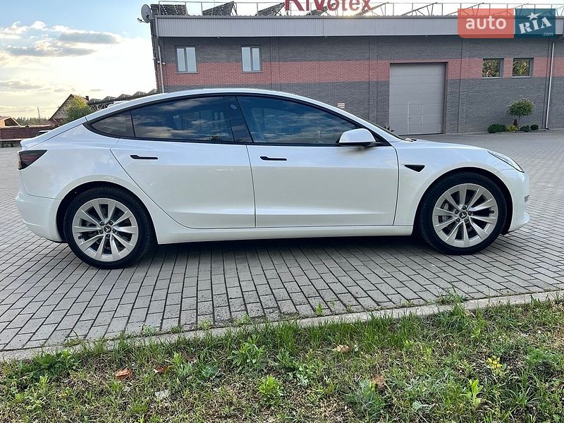 Седан Tesla Model 3 2022 в Костополе