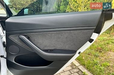 Седан Tesla Model 3 2022 в Костополе