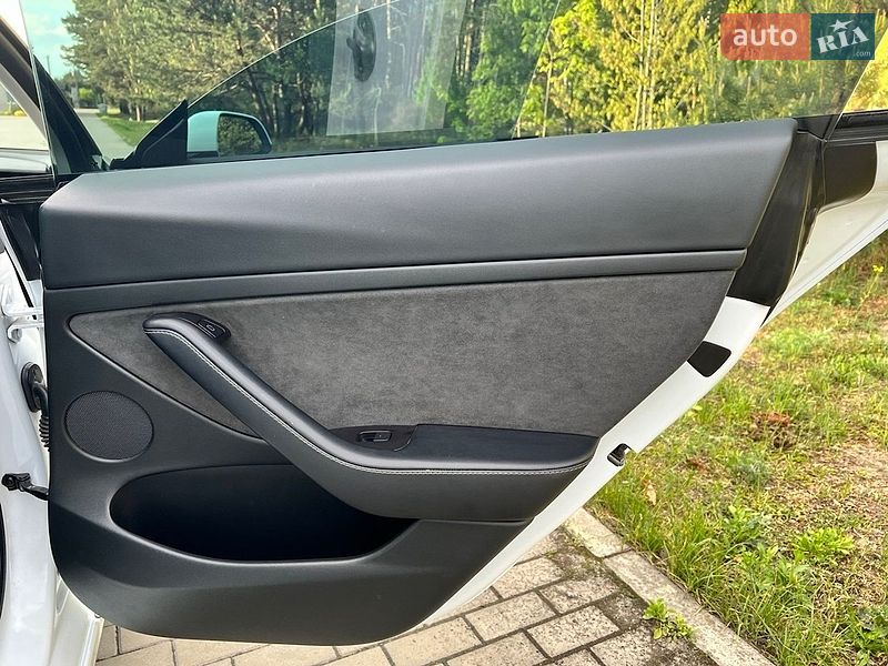 Седан Tesla Model 3 2022 в Костополе