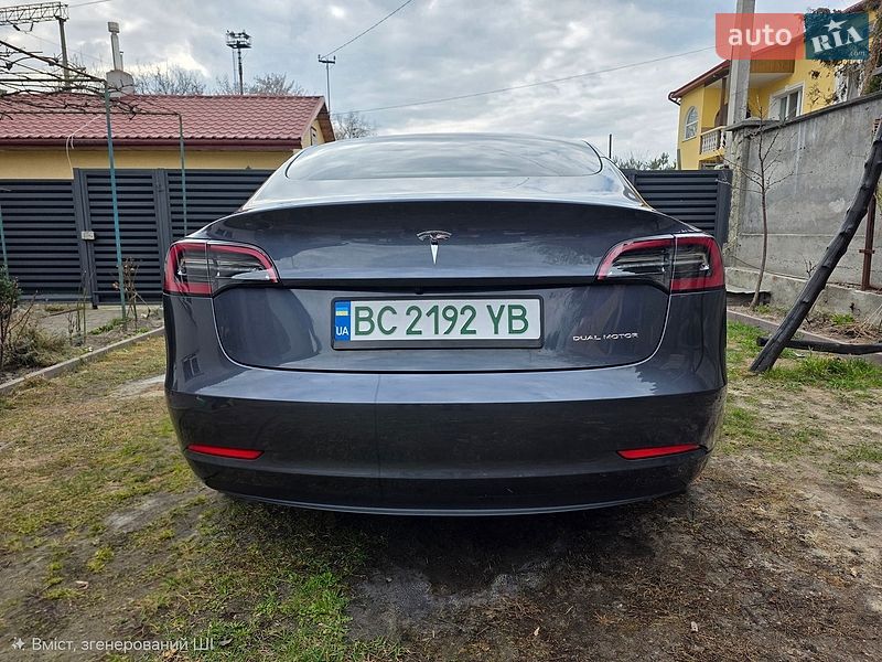 Седан Tesla Model 3 2023 в Львові