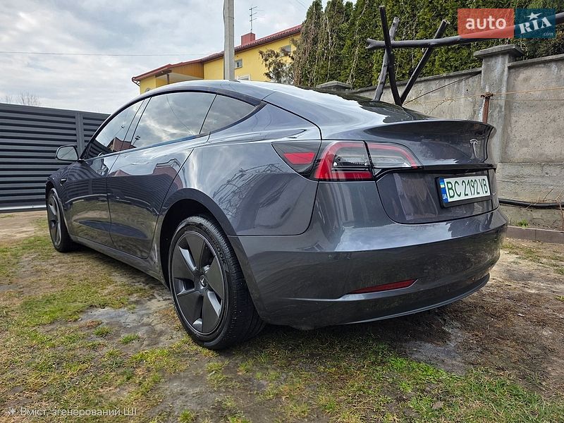 Седан Tesla Model 3 2023 в Львові