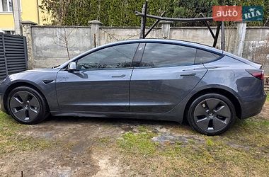 Седан Tesla Model 3 2023 в Львові