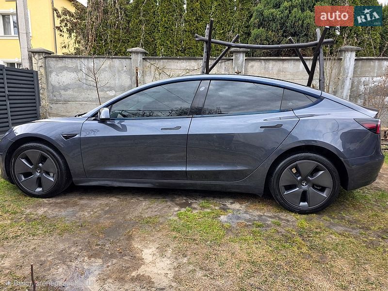 Седан Tesla Model 3 2023 в Львові