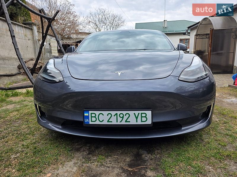 Седан Tesla Model 3 2023 в Львові