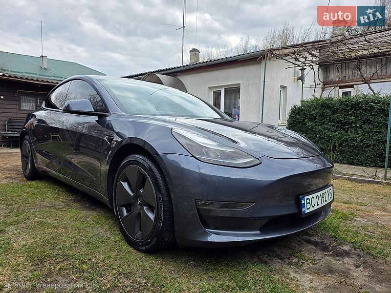 Седан Tesla Model 3 2023 в Львові