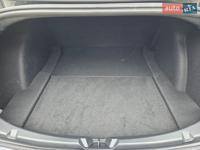 Седан Tesla Model 3 2023 в Львові