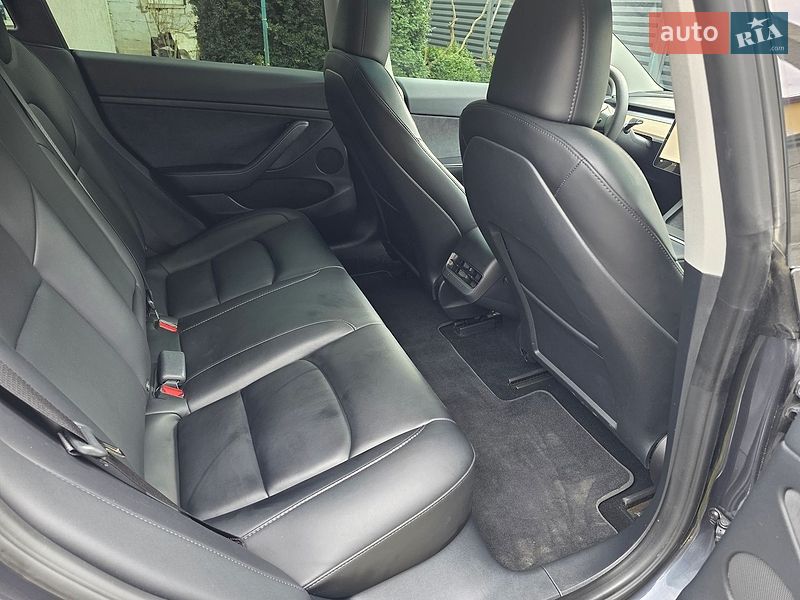 Седан Tesla Model 3 2023 в Львові