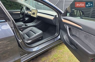 Седан Tesla Model 3 2023 в Львові