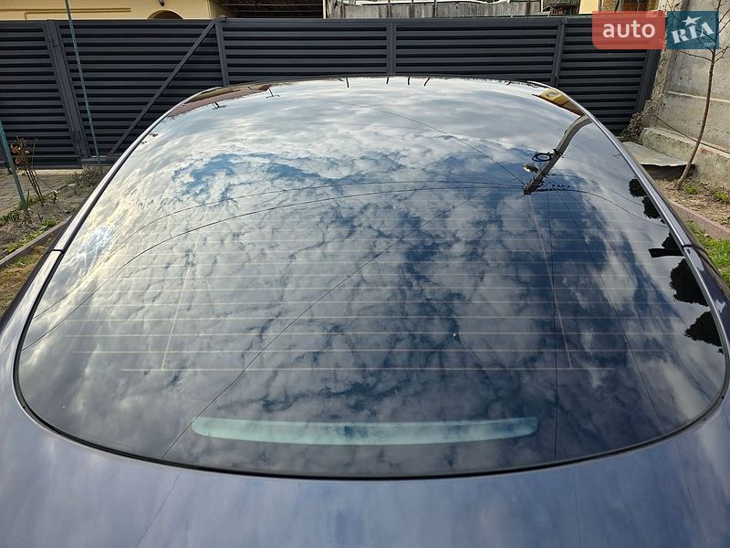 Седан Tesla Model 3 2023 в Львові