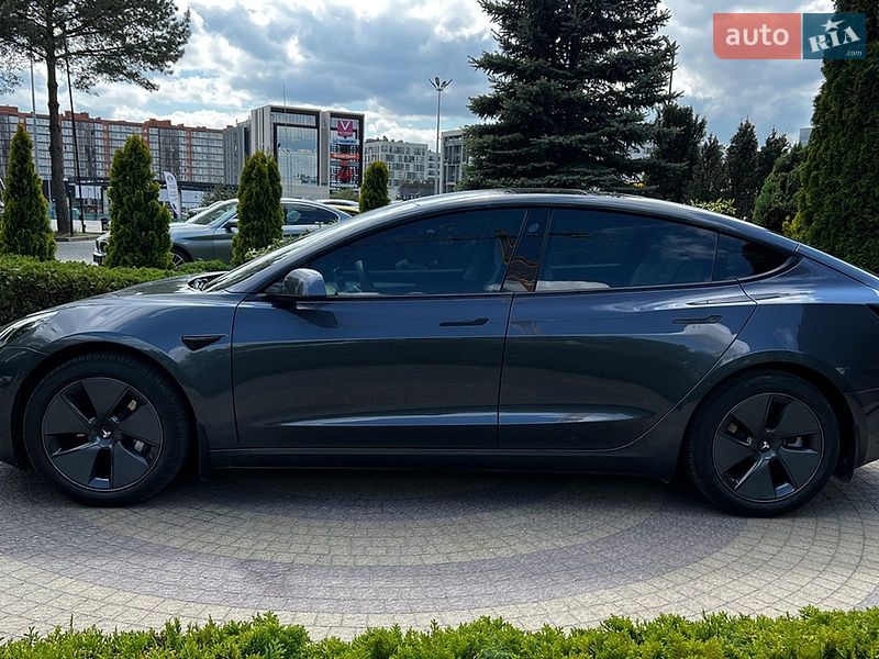 Седан Tesla Model 3 2022 в Львове