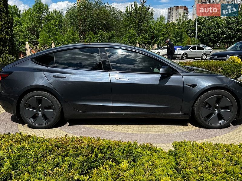 Седан Tesla Model 3 2022 в Львове