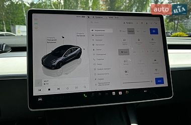 Седан Tesla Model 3 2022 в Львове