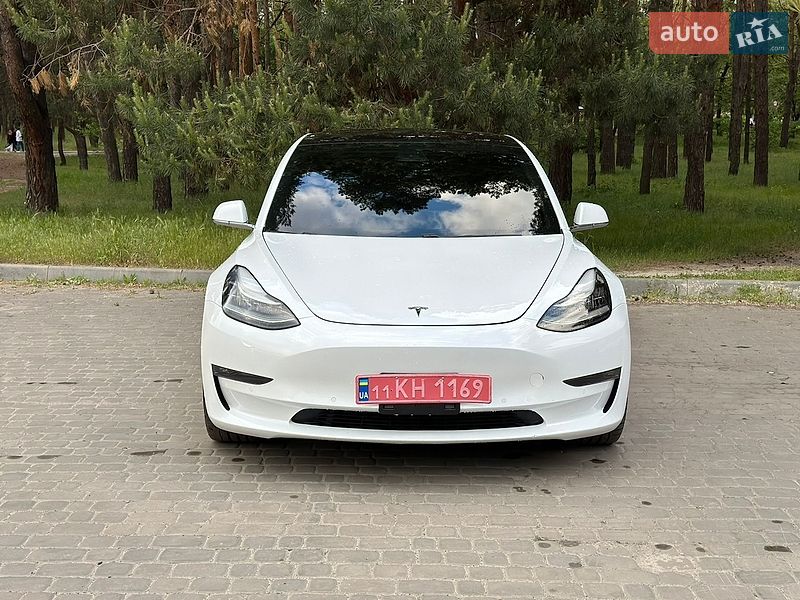 Седан Tesla Model 3 2018 в Кременчуці