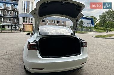 Седан Tesla Model 3 2018 в Кременчуці