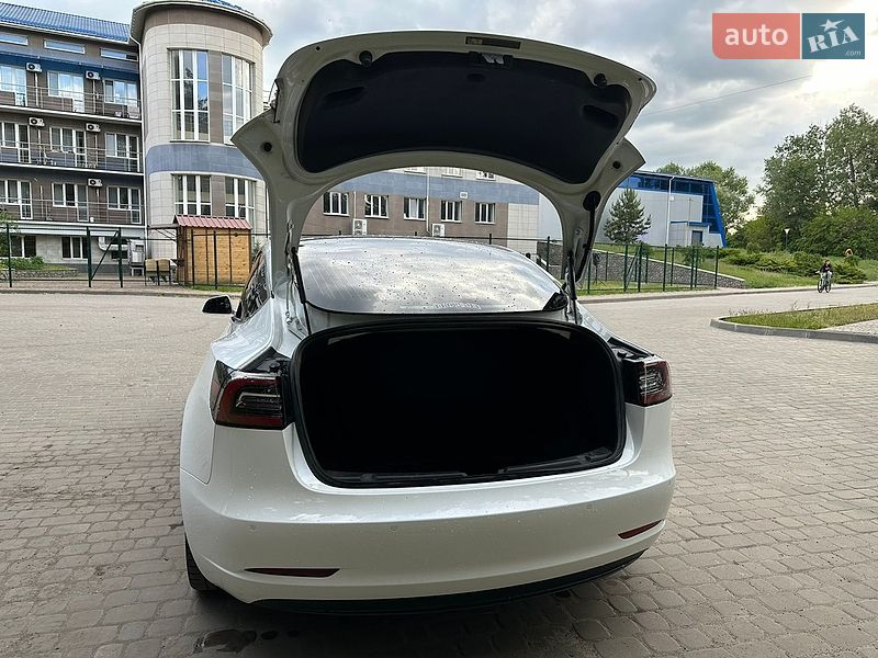 Седан Tesla Model 3 2018 в Кременчуці