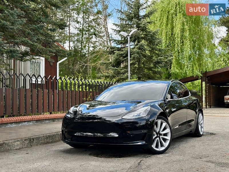 Седан Tesla Model 3 2019 в Чернигове
