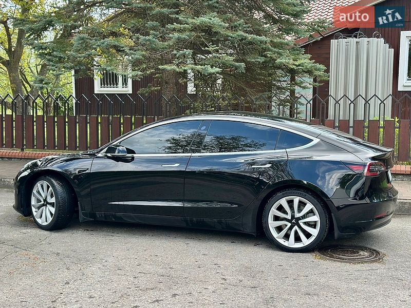 Седан Tesla Model 3 2019 в Чернигове