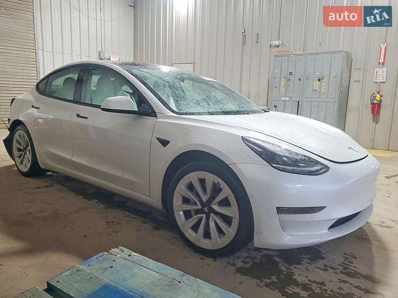 Седан Tesla Model 3 2021 в Львові