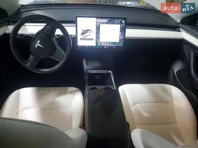 Седан Tesla Model 3 2021 в Львові