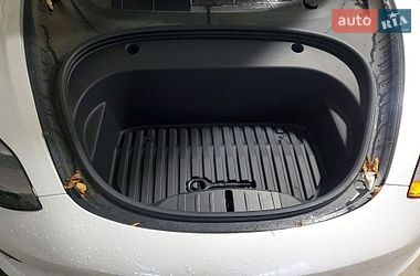 Седан Tesla Model 3 2021 в Львові