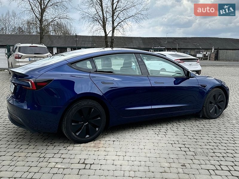 Tesla Model 3 2024