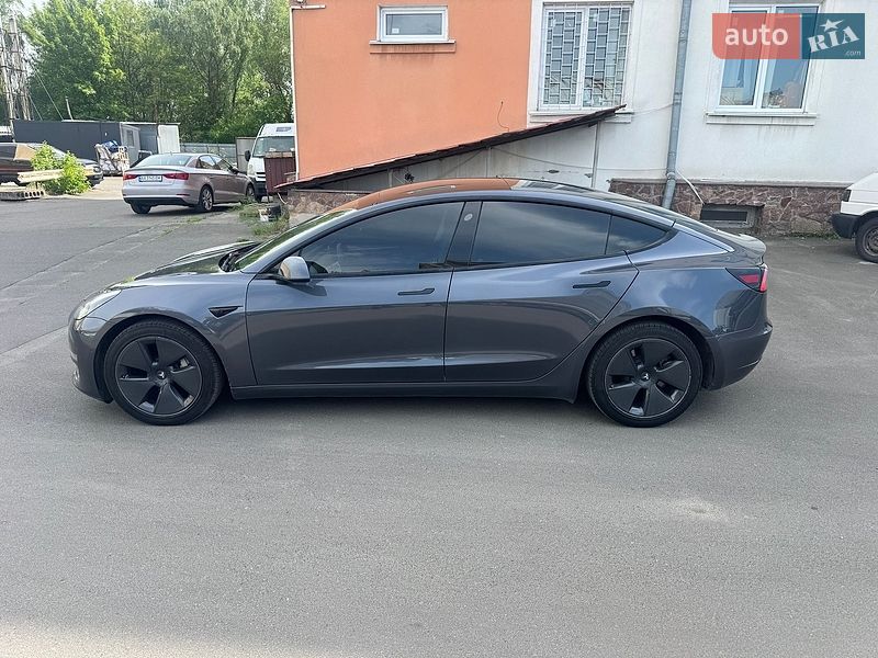 Седан Tesla Model 3 2022 в Киеве