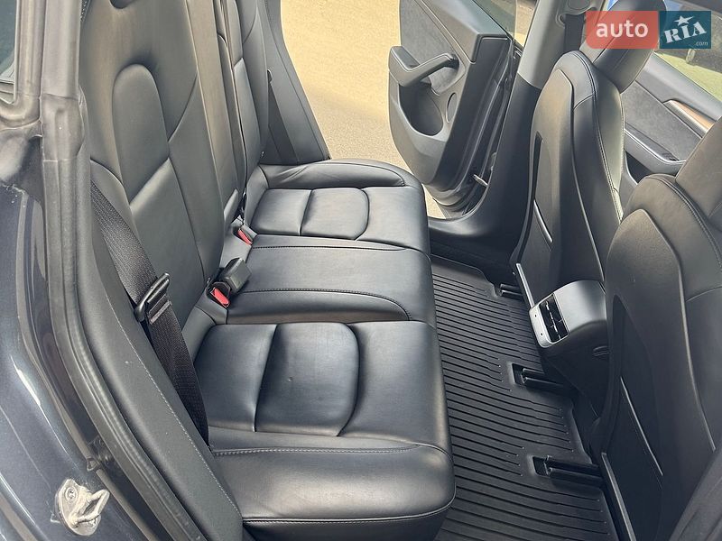 Седан Tesla Model 3 2022 в Киеве