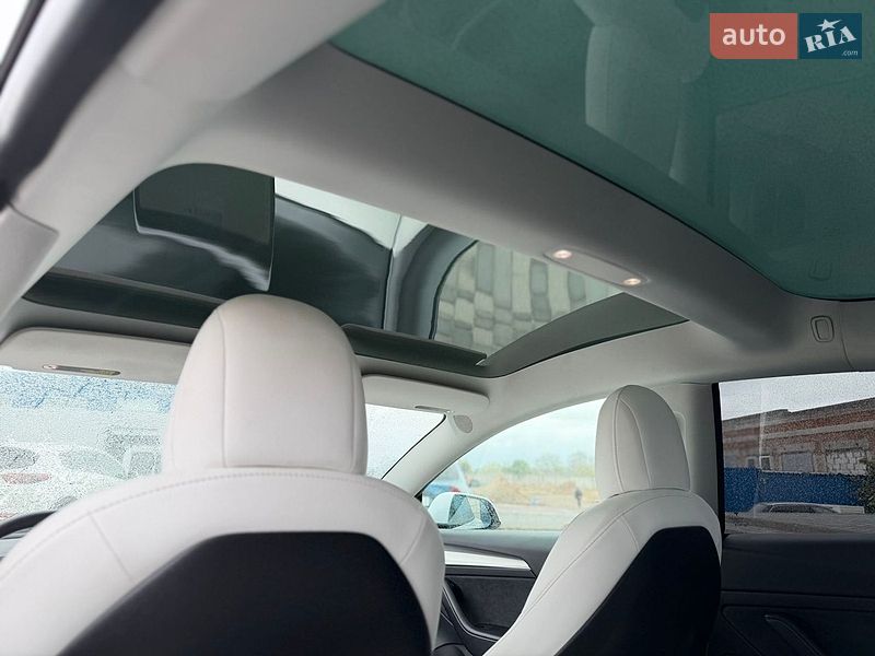 Седан Tesla Model 3 2022 в Броварах