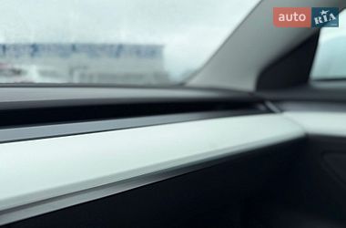 Седан Tesla Model 3 2022 в Броварах