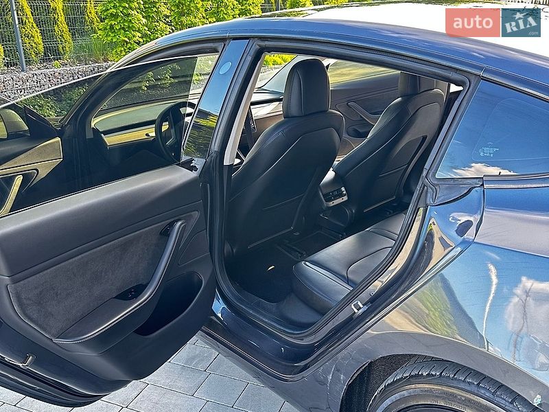 Седан Tesla Model 3 2018 в Луцке