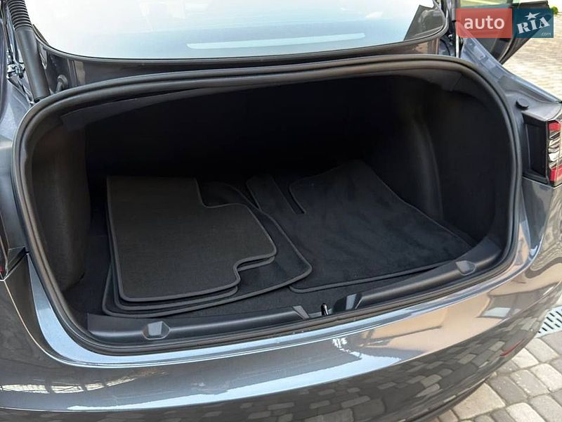 Седан Tesla Model 3 2023 в Запорожье