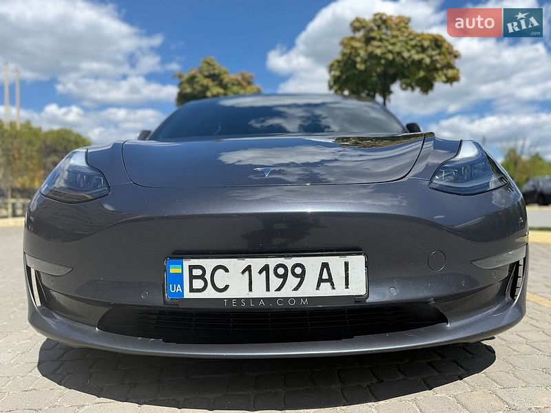 Седан Tesla Model 3 2021 в Львові