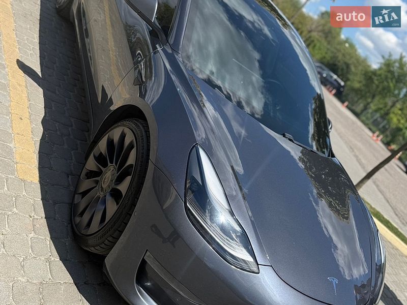 Седан Tesla Model 3 2021 в Львові