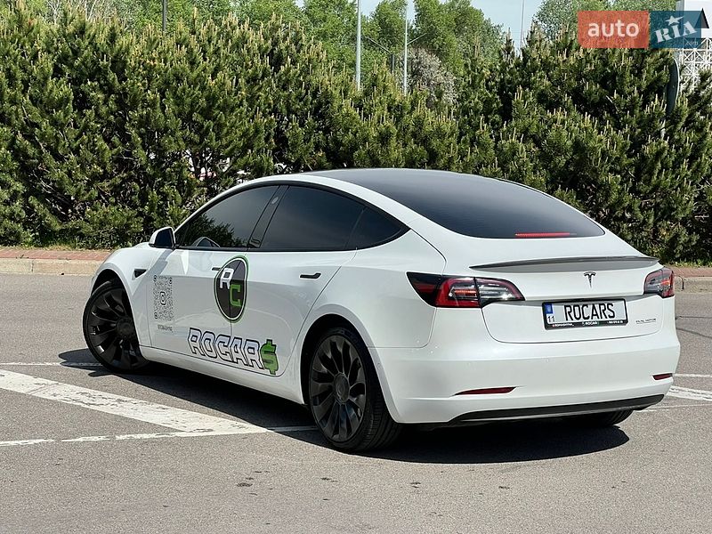 Седан Tesla Model 3 2022 в Киеве