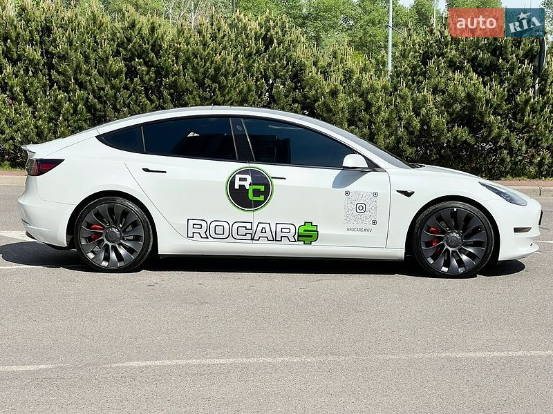 Седан Tesla Model 3 2022 в Киеве