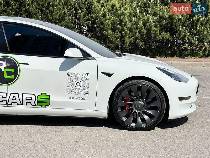 Седан Tesla Model 3 2022 в Киеве